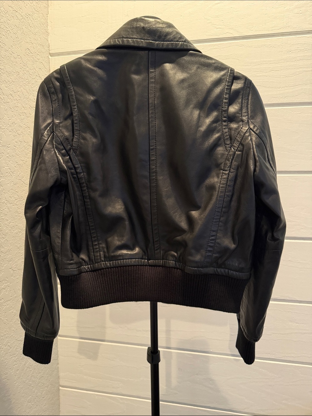 Quince Black Leather Bomber Jacket - Picture 3 of 3